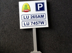 tabliczka parkingowa nr rejestracyjny, tabliczka parkingowa do kostki, tabliczka informacyjna na słupku