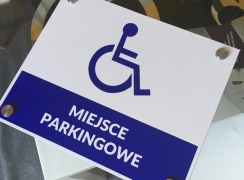tabliczka parkingowa - miejsce parkingowe dla osób niepełnosprawnych