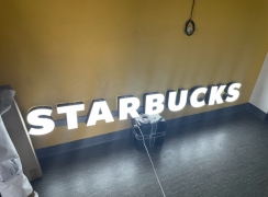 Reklama z liter 3d Starbucks