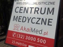 tablica z nadrukiem centrum medyczne